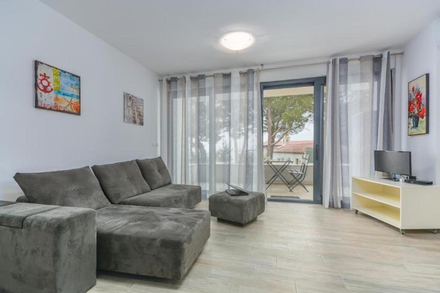 Lux Hotel Novigrad  Bagian luar foto