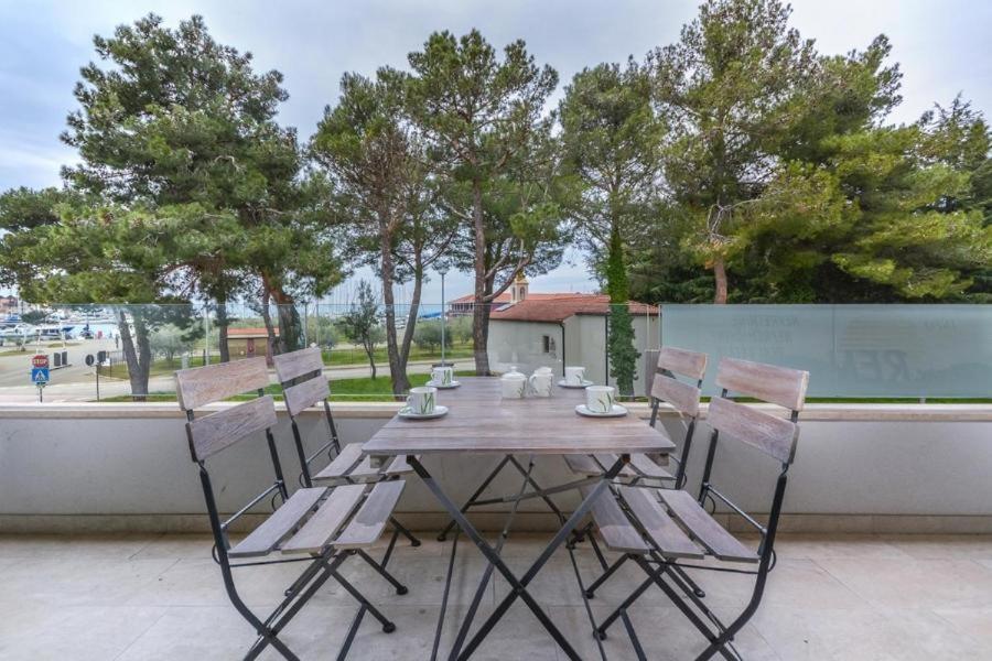 Lux Hotel Novigrad  Bagian luar foto