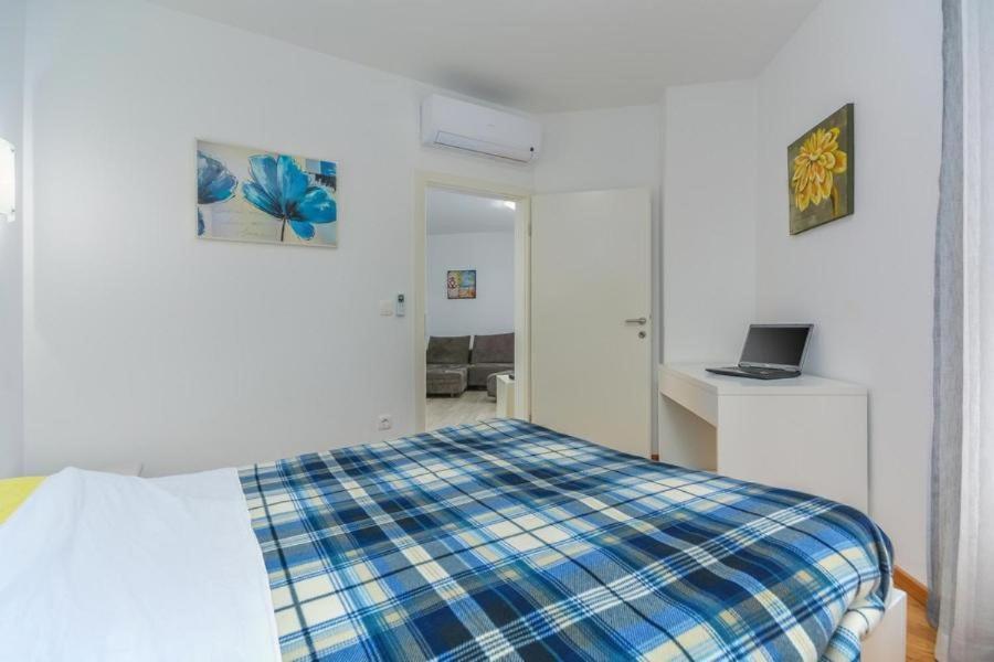 Lux Hotel Novigrad  Bagian luar foto