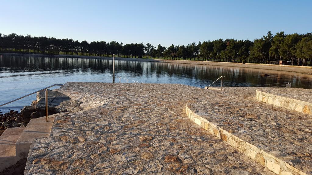 Lux Hotel Novigrad  Bagian luar foto