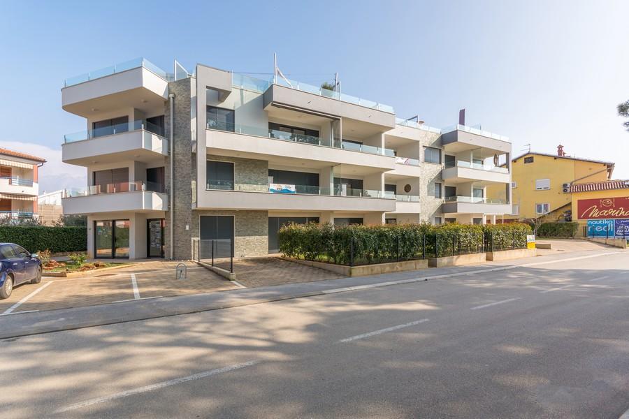 Lux Hotel Novigrad  Bagian luar foto